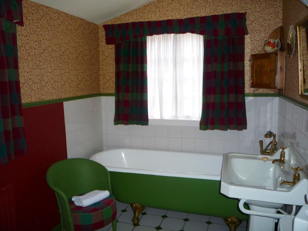 The Dower House Hotel Muir of Ord Room photo